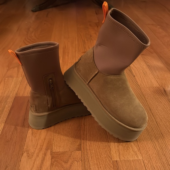 UGG Classic Dipper "Chesnut" Boots - Picture 4 of 6
